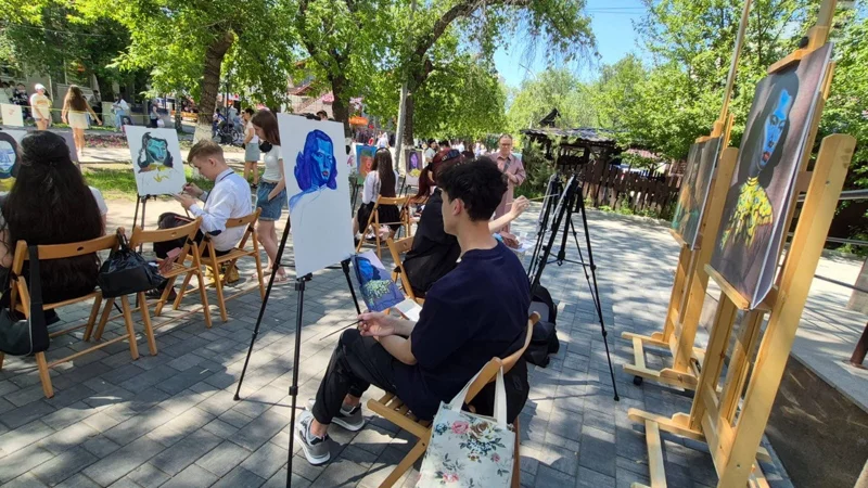 1 июня на различных локациях прошли масштабные мероприятия, посвящённые этому празднику. Они объединили целые поколения: родителей и детей, педагогов и учащихся.