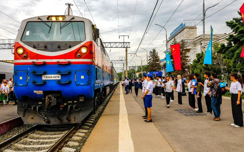 В Алматы прибыл первый туристический поезд из Сианя