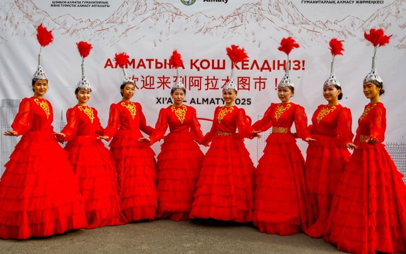 Алматыға Қытайдың Сиань қаласынан туристік пойыз келді Алматыға Қытайдың Сиань қаласынан туристік пойыз келді