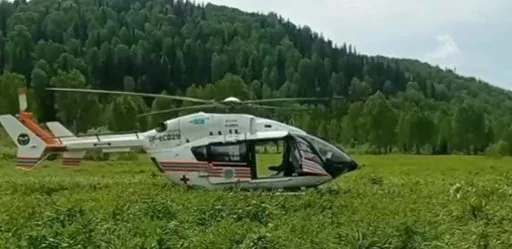 Rıdderde ormanda adasyp ketken 71 jastaǵy ájeni izdeýge tikushaq tartyldy