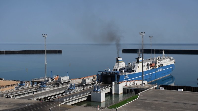 Құрық порты арқылы Еуропаға жүк көліктері тасымалдана бастады Құрық порты арқылы Еуропаға жүк көліктері тасымалдана бастады