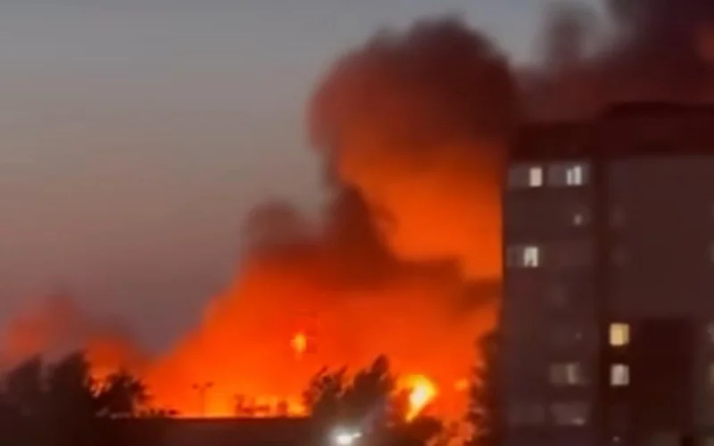 Склад с мусором горел в Костанае