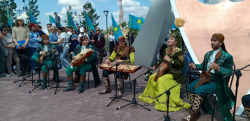 Гимн под сопровождение духового оркестра исполнили в День госсимволов в Кокшетау Гимн под сопровождение духового оркестра исполнили в День госсимволов в Кокшетау