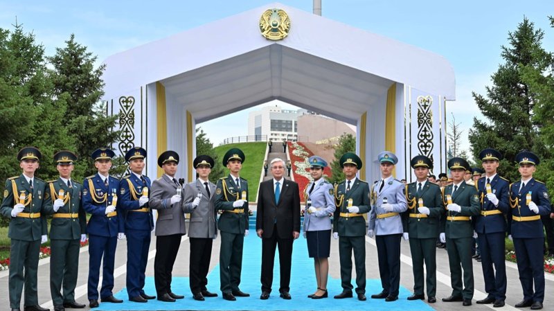Касым-Жомарт Токаев обратился к выпускникам военных учебных заведений Касым-Жомарт Токаев обратился к выпускникам военных учебных заведений