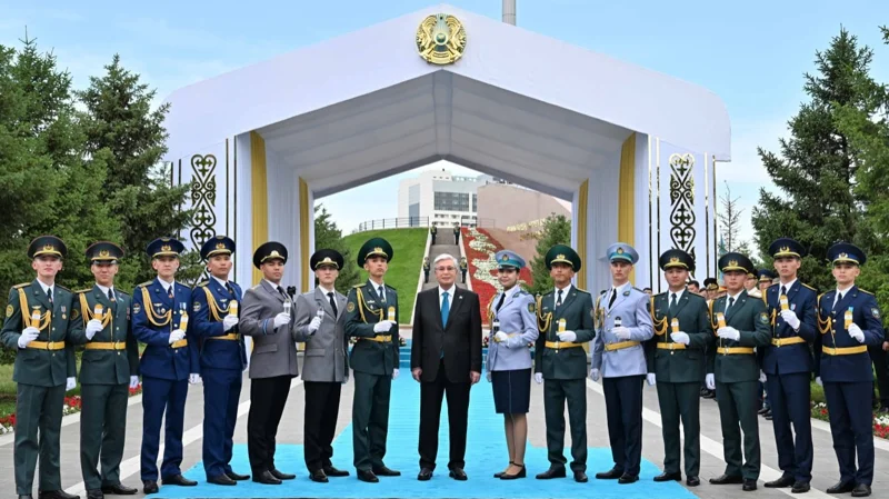 Касым-Жомарт Токаев обратился к выпускникам военных учебных заведений