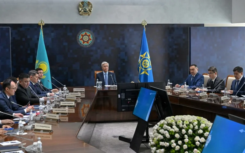 Memleket basshysy Ulttyq qaýipsizdik komıtetiniń basshylyq quramymen jıyn ótkizdi