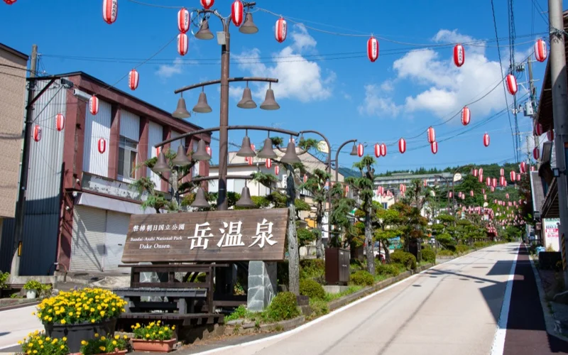 Gov't wants Japanese travelers to see more of their own backyard