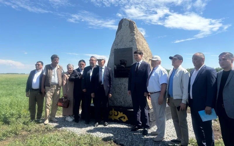 памятный камень на месте бывшего концлагеря в СКО