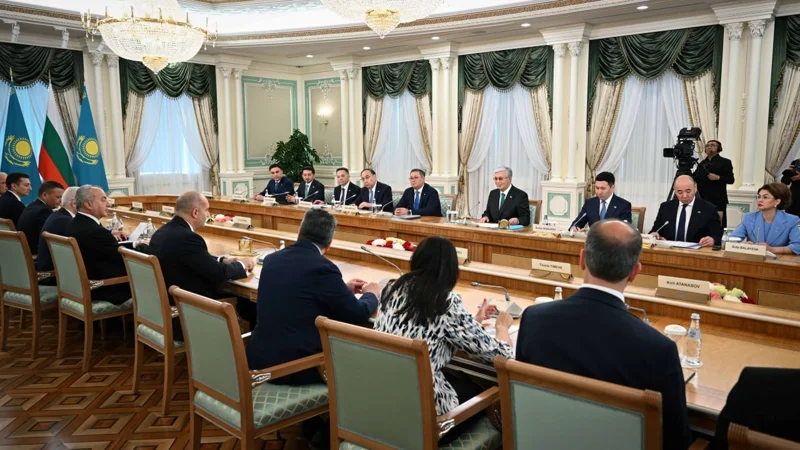 Президенты Казахстана и Болгарии провели переговоры в расширенном формате