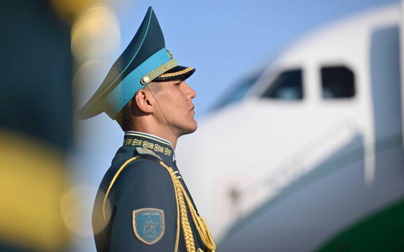 Президент Болгария басшысы Румен Радевті шығарып салды Президент Болгария басшысы Румен Радевті шығарып салды