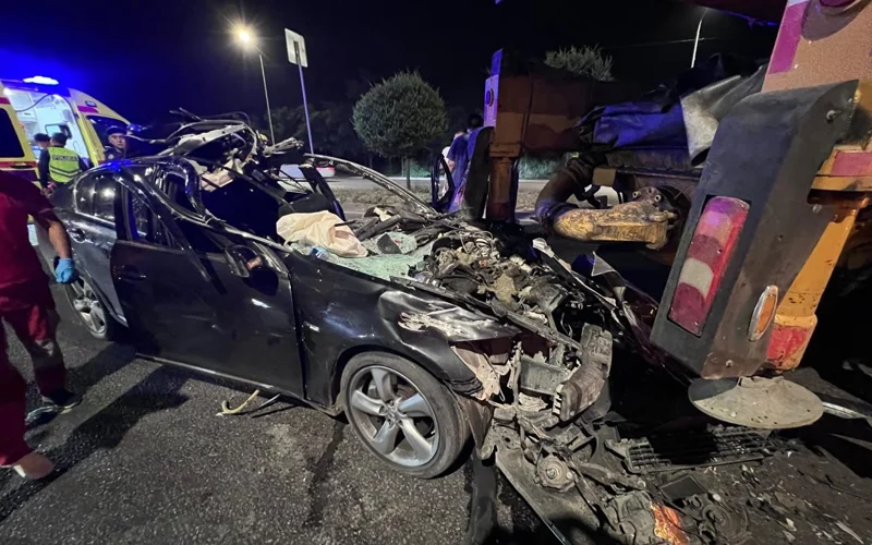 Жуткое ДТП произошло в Алматы: трое пострадавших, одного зажало в машине