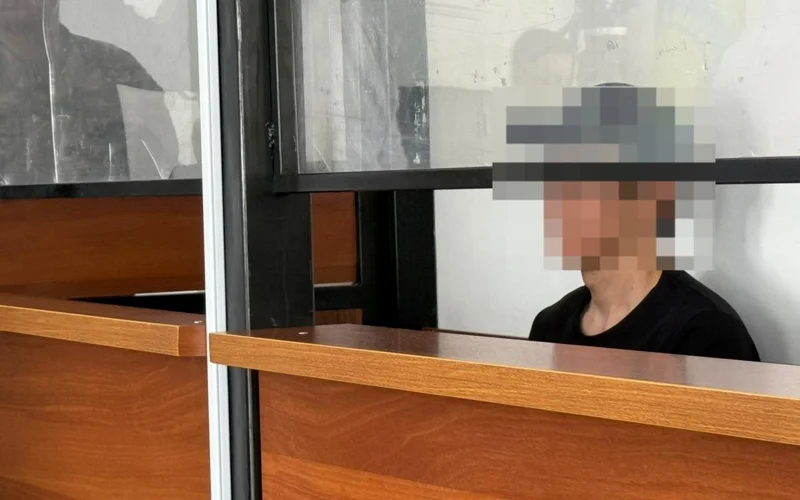 Aqtóbede kepilde bolǵan kelinshek sotta oqıǵanyń mán-jaıyn aıtyp berdi 
