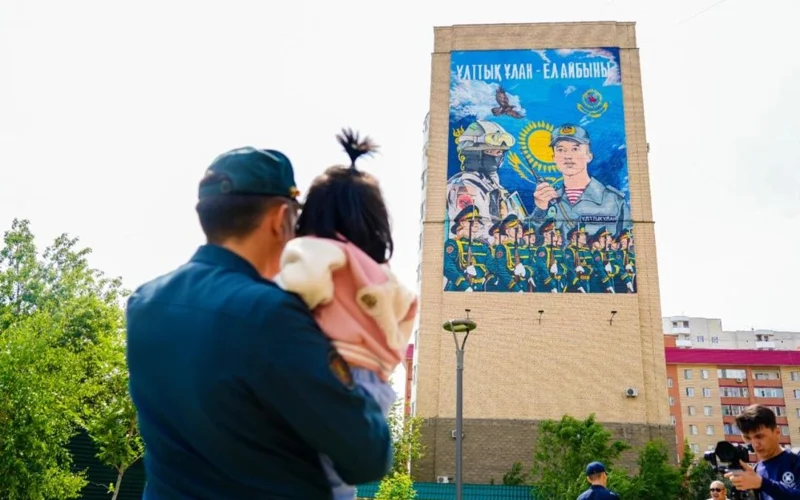 Новый мурал с изображением воинов-гвардейцев появился в Астане