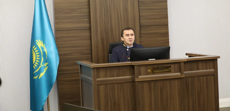 Eks-dıplomat Sáken Mamash isi: sot otyrysy keıinge qaldyryldy