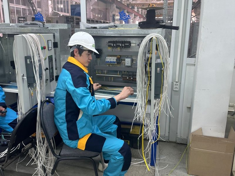  Колледжден кәсіпорынға дейінгі жол: студенттер өндірістік ортаға қадам басты 