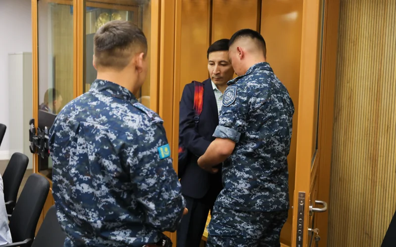 Экс-дипломат Сәкен Мамаш ісі: сот отырысы кейінге қалдырылды 