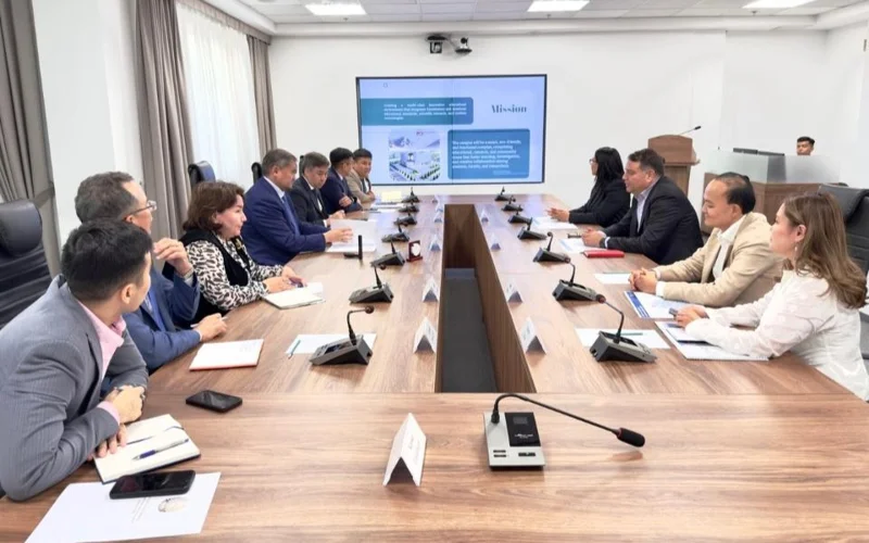 Саясат Нурбек провел встречу с вице-президентом по глобальным инициативам компании Cintana Education Чагры Багчиоглу