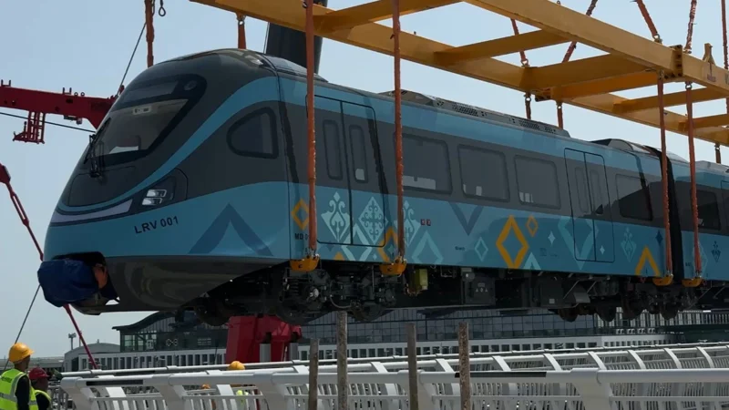 CTS показали первый поднятый состав LRT