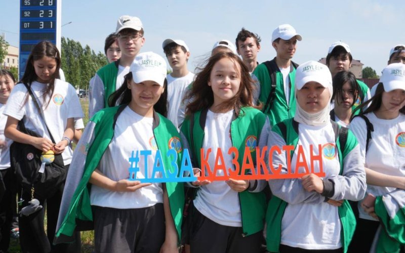 Astananyń jasyl patrýlderi: 100-den astam jas ekologııalyq tazalyqqa shyqty Astananyń jasyl patrýlderi: 100-den astam jas ekologııalyq tazalyqqa shyqty