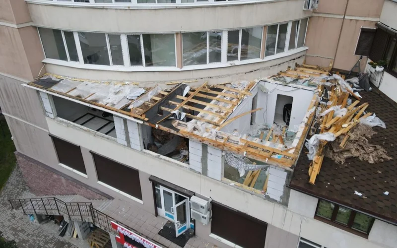 В Алматы сносят пристройку к жилому комплексу «Хан Тенгри»