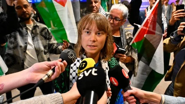 Грета Тунберг вернулась в Швецию, восемь активистов остаются под стражей в Израиле
