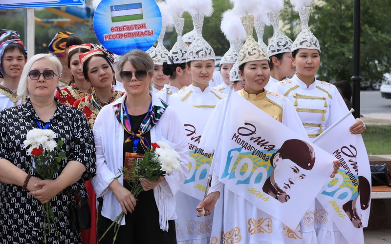 «Ǵasyrlarǵa jalǵasqan erlik» forýmy Álııa Moldaǵulovanyń 100 jyldyǵyna arnaldy «Ǵasyrlarǵa jalǵasqan erlik» forýmy Álııa Moldaǵulovanyń 100 jyldyǵyna arnaldy