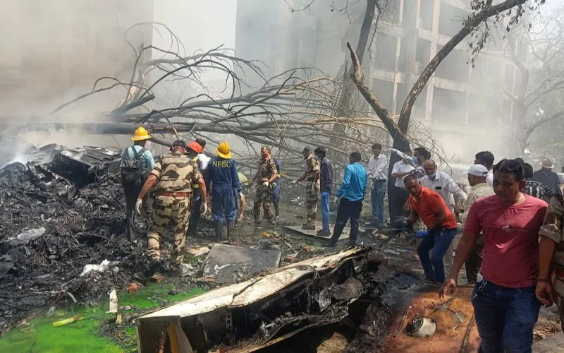 Үндістандағы ұшақ апаты: құтқарушылар 60 адамның денесін тапты