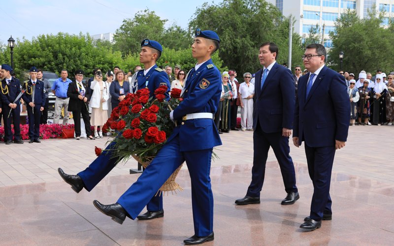 «Ǵasyrlarǵa jalǵasqan erlik» forýmy Álııa Moldaǵulovanyń 100 jyldyǵyna arnaldy «Ǵasyrlarǵa jalǵasqan erlik» forýmy Álııa Moldaǵulovanyń 100 jyldyǵyna arnaldy