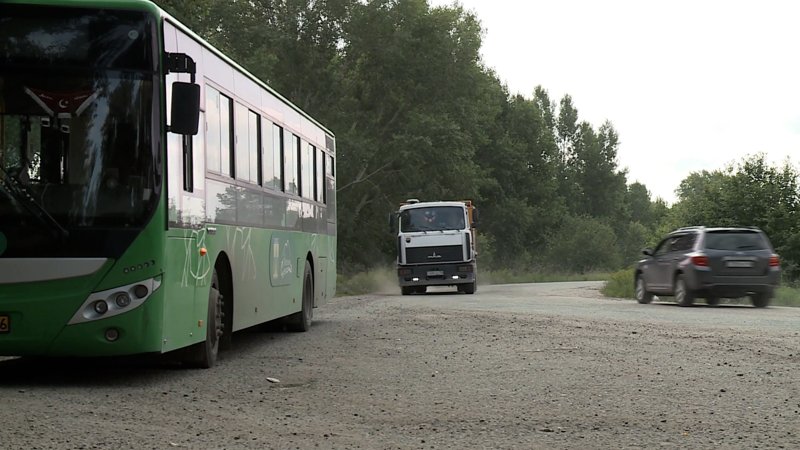 Дачники в Усть-Каменогорске жалуются на большегрузы, разрушающие дорогу Дачники в Усть-Каменогорске жалуются на большегрузы, разрушающие дорогу