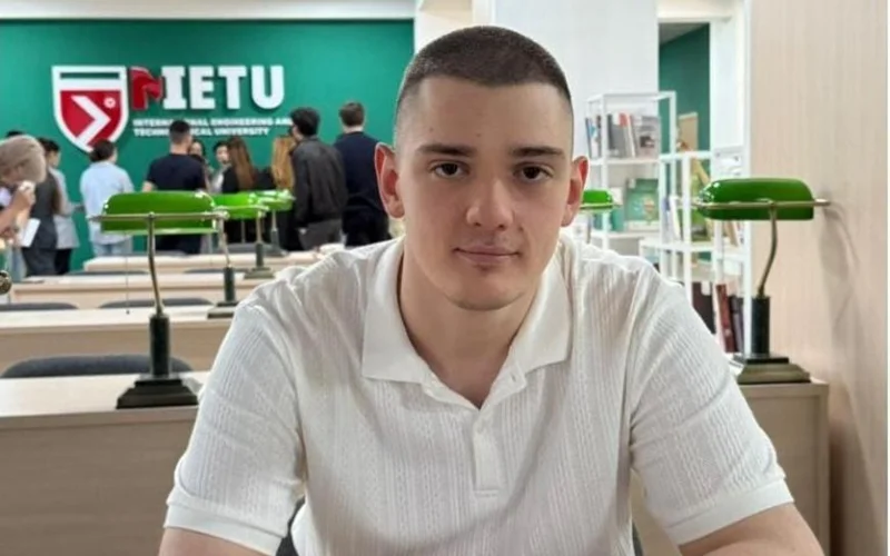 студент Роман Степанец