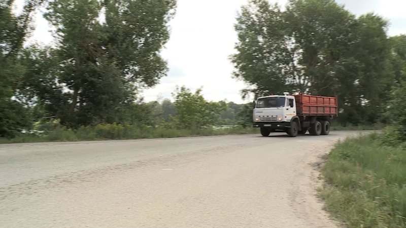 Дачники в Усть-Каменогорске жалуются на большегрузы, разрушающие дорогу Дачники в Усть-Каменогорске жалуются на большегрузы, разрушающие дорогу