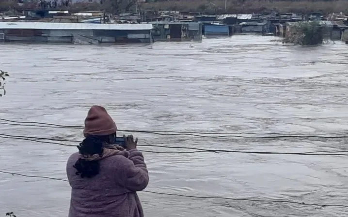 Снегопад и наводнение в ЮАР: 49 человек погибли