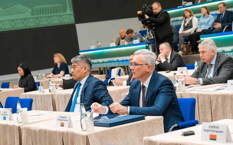 Mınskide ótken sammıtte bırjalar arasyndaǵy áriptestik pen tsıfrlyq sheshimder talqylandy
