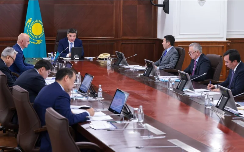 Oljas Bektenov kólik salasyndaǵy iri ınvestıtsııalyq jobalar boıynsha keńes ótkizdi