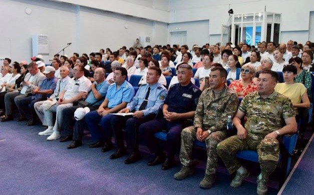 Қолқаны қапқан сасық иіс: Қонаев тұрғыны әкімге шағымданды Қолқаны қапқан сасық иіс: Қонаев тұрғыны әкімге шағымданды