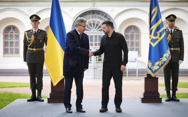 Қазақстан Елшісі Владимир Зеленскийге сенім грамоталарын тапсырды
