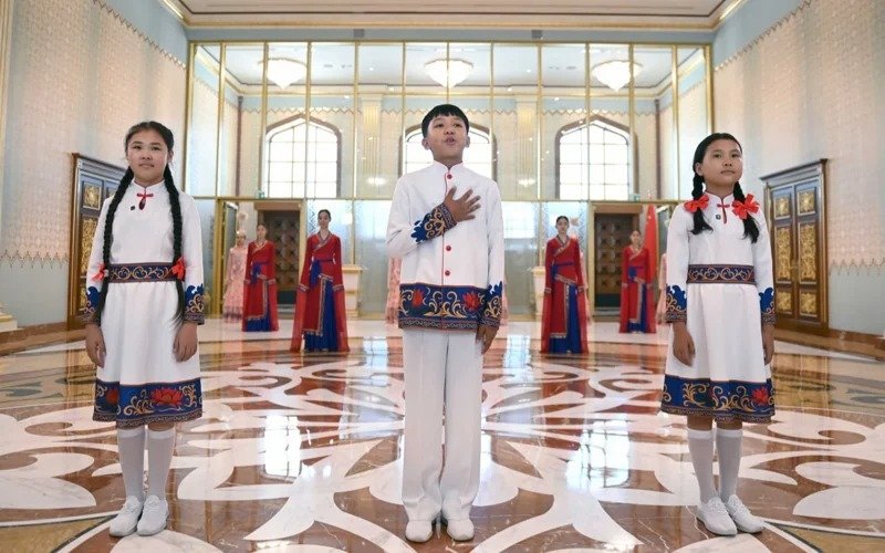 Kassym-Jomart Tokayev welcomes Xi Jinping at Astana Airport Kassym-Jomart Tokayev welcomes Xi Jinping at Astana Airport