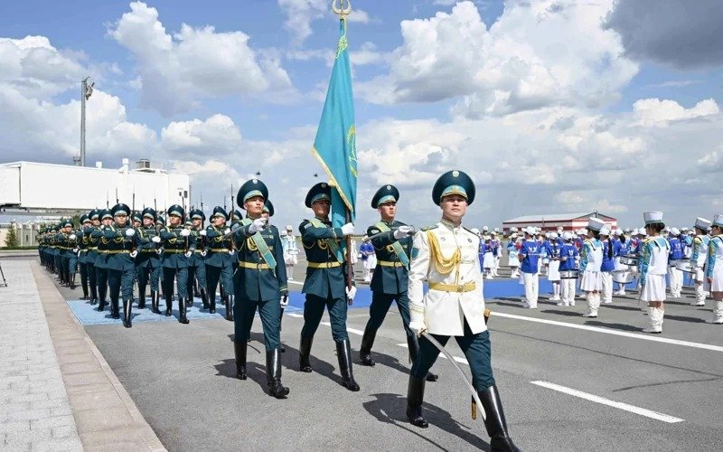 Kassym-Jomart Tokayev welcomes Xi Jinping at Astana Airport Kassym-Jomart Tokayev welcomes Xi Jinping at Astana Airport