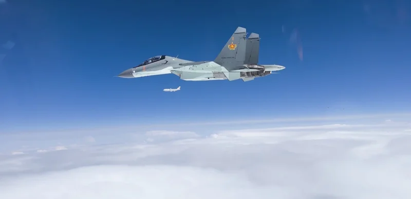 Казахстанские военные истребители сопроводили самолет Си Цзиньпина