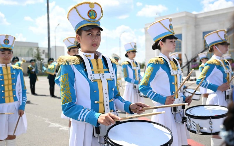 Президент Си Цзиньпинді Астана әуежайынан қарсы алды Президент Си Цзиньпинді Астана әуежайынан қарсы алды