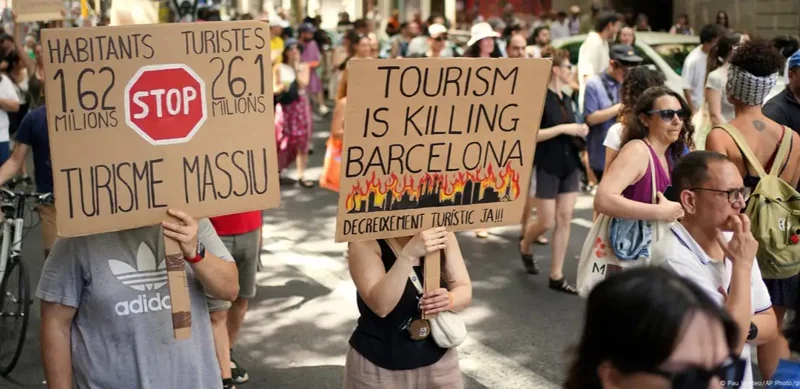 Еуропалықтар туризмнен шаршады: Барселона мен Венецияда халқы наразылыққа шықты