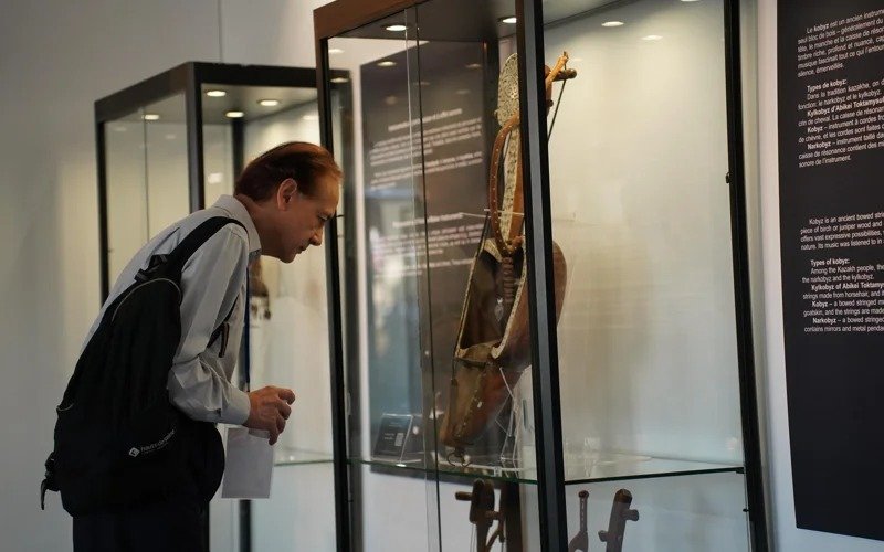 Exhibition honoring Nurgissa Tlendiyev unveils in Paris Exhibition honoring Nurgissa Tlendiyev unveils in Paris