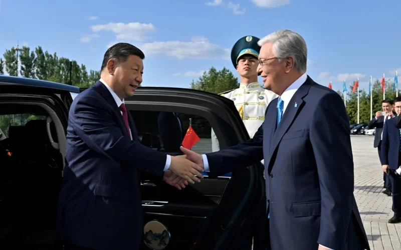 Tokayev welcomes China’s Xi Jinping at Akorda