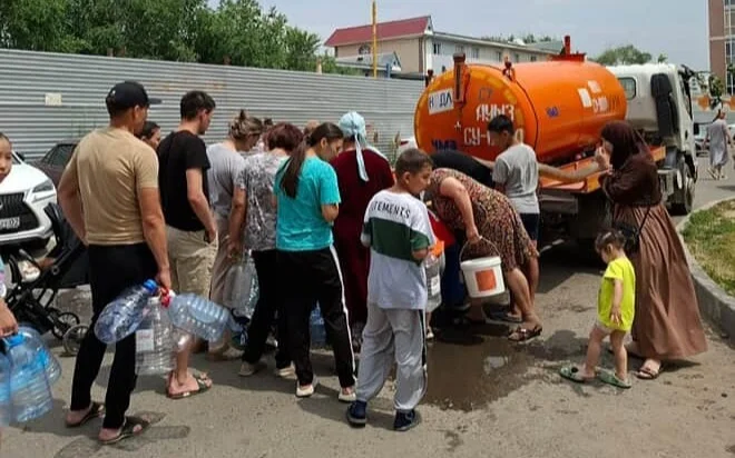 Almaty mańynda turǵyndar birneshe kún sýsyz otyr 