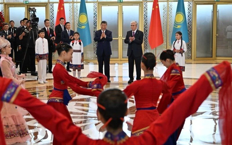 Kassym-Jomart Tokayev welcomes Xi Jinping at Astana Airport Kassym-Jomart Tokayev welcomes Xi Jinping at Astana Airport