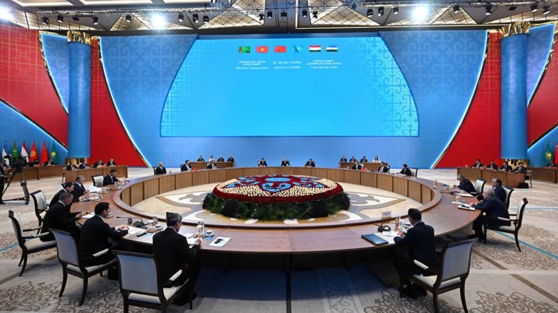Глава государства предложил создать экспертную платформу для развития логистики между ЦА и Китаем Глава государства предложил создать экспертную платформу для развития логистики между ЦА и Китаем