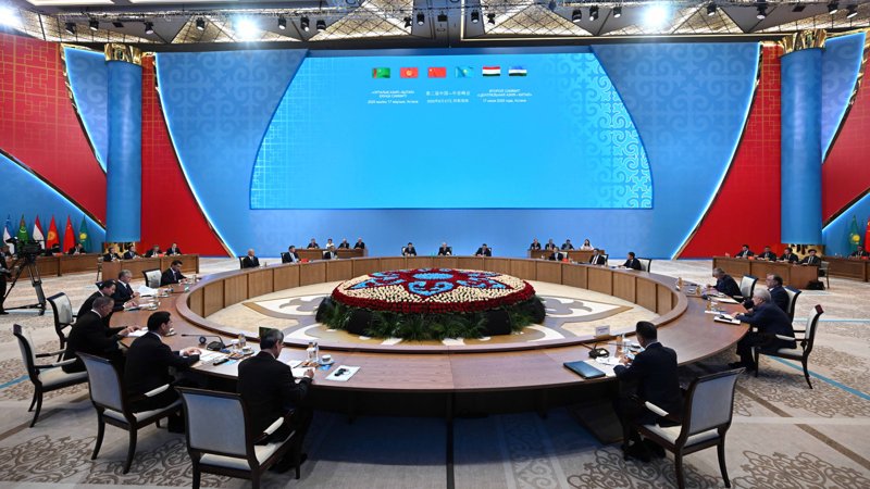 托卡耶夫总统出席第二届“中亚—中国”峰会并发表讲话 托卡耶夫总统出席第二届“中亚—中国”峰会并发表讲话