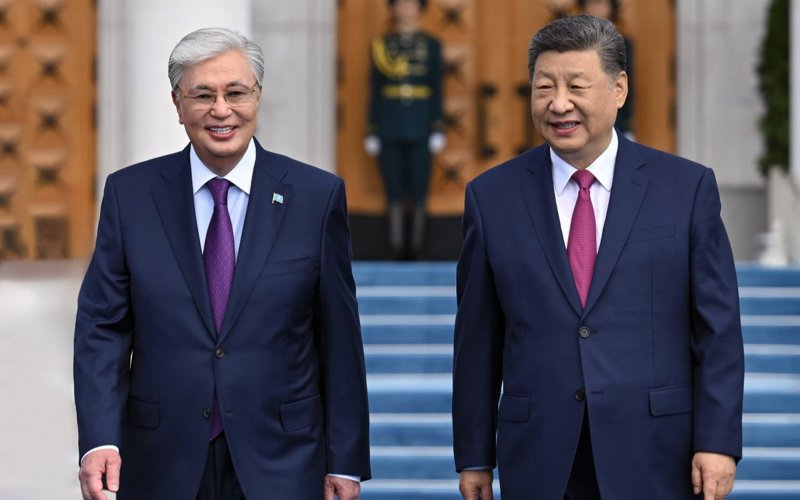 Президент Си Цзиньпинді елорда әуежайынан шығарып салды Президент Си Цзиньпинді елорда әуежайынан шығарып салды