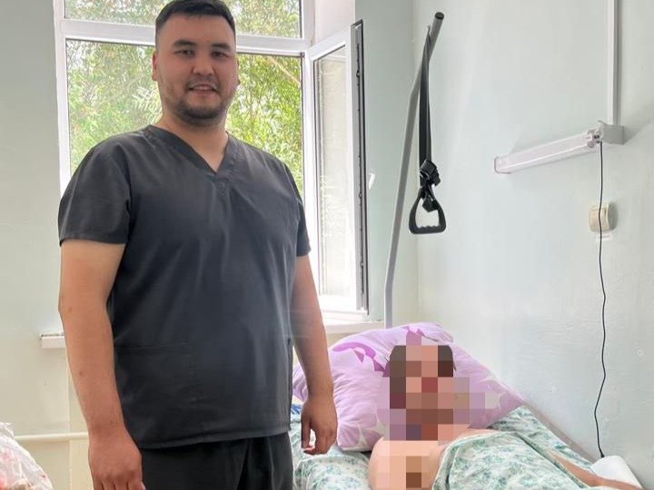 Мужчину спасли после укуса ядовитой змеи в Жамбылской области больница