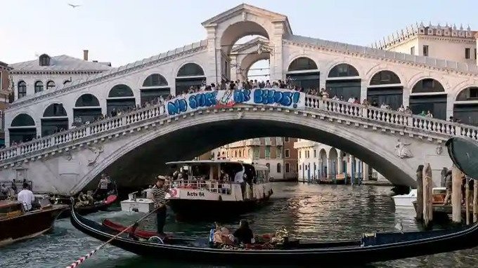 “No Bezos”: Venetian activists protest billionaire’s wedding in historic city No space for Bezos